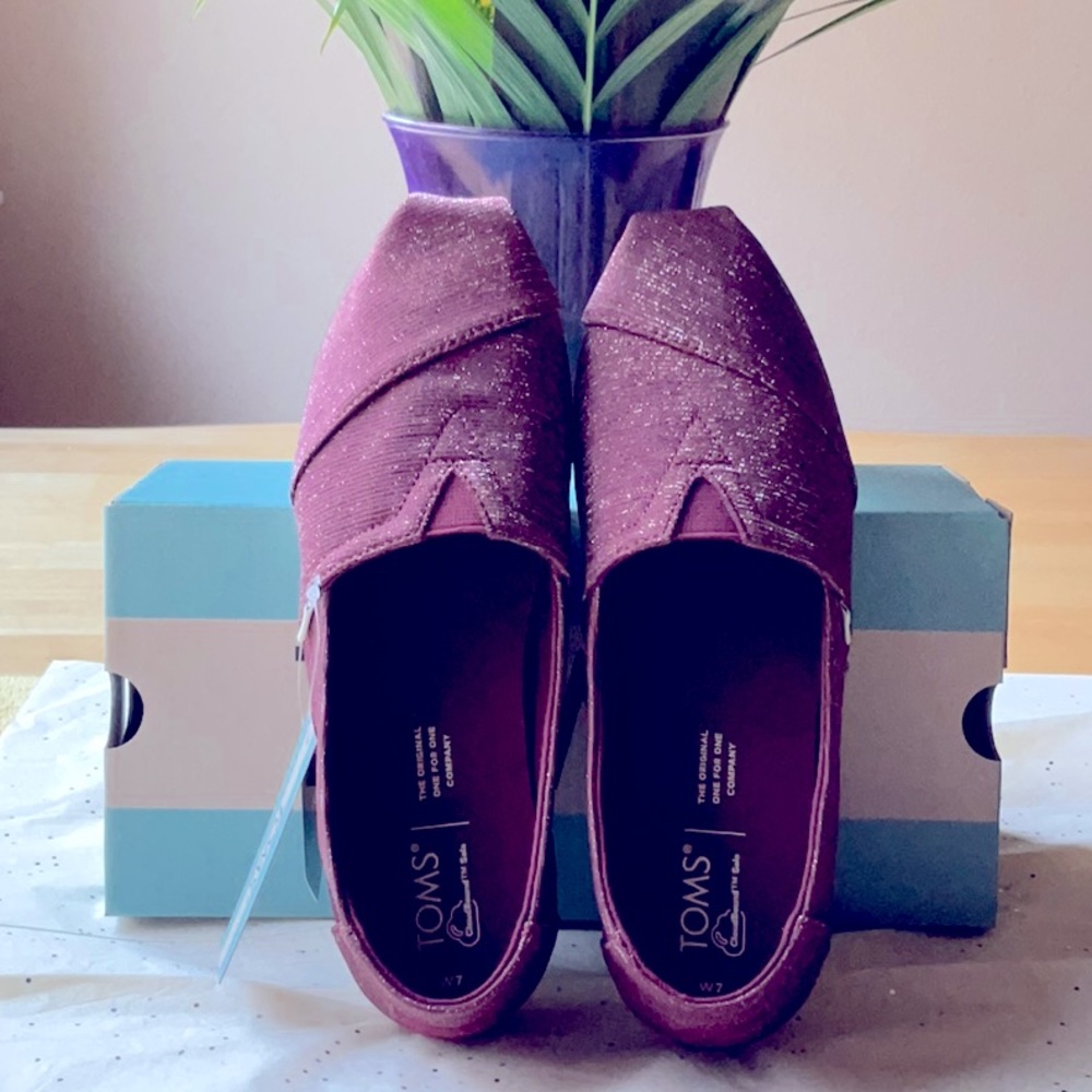 🪸TOMS BURGUNDY GLIMMER SHOES 🪸